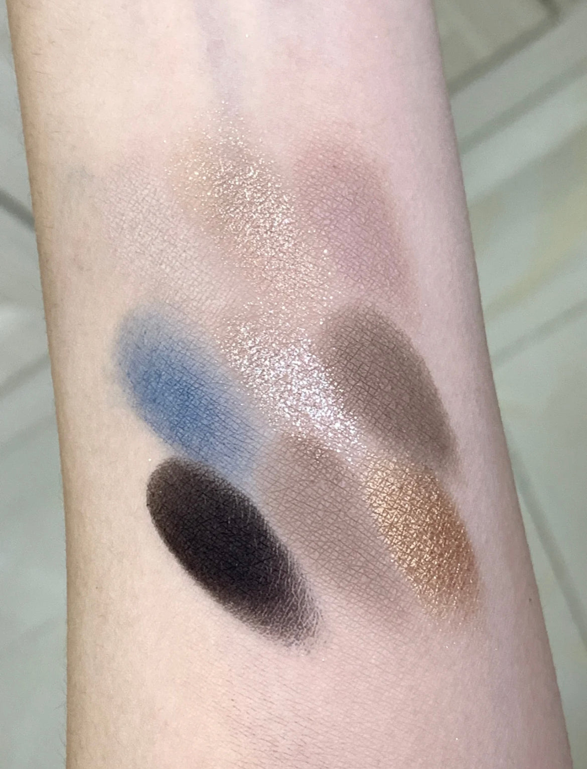 HOLD LIVE Mist Stained Dusk Eyeshadow Palette Holdlive雾染薄暮九色眼影盘 11.7g