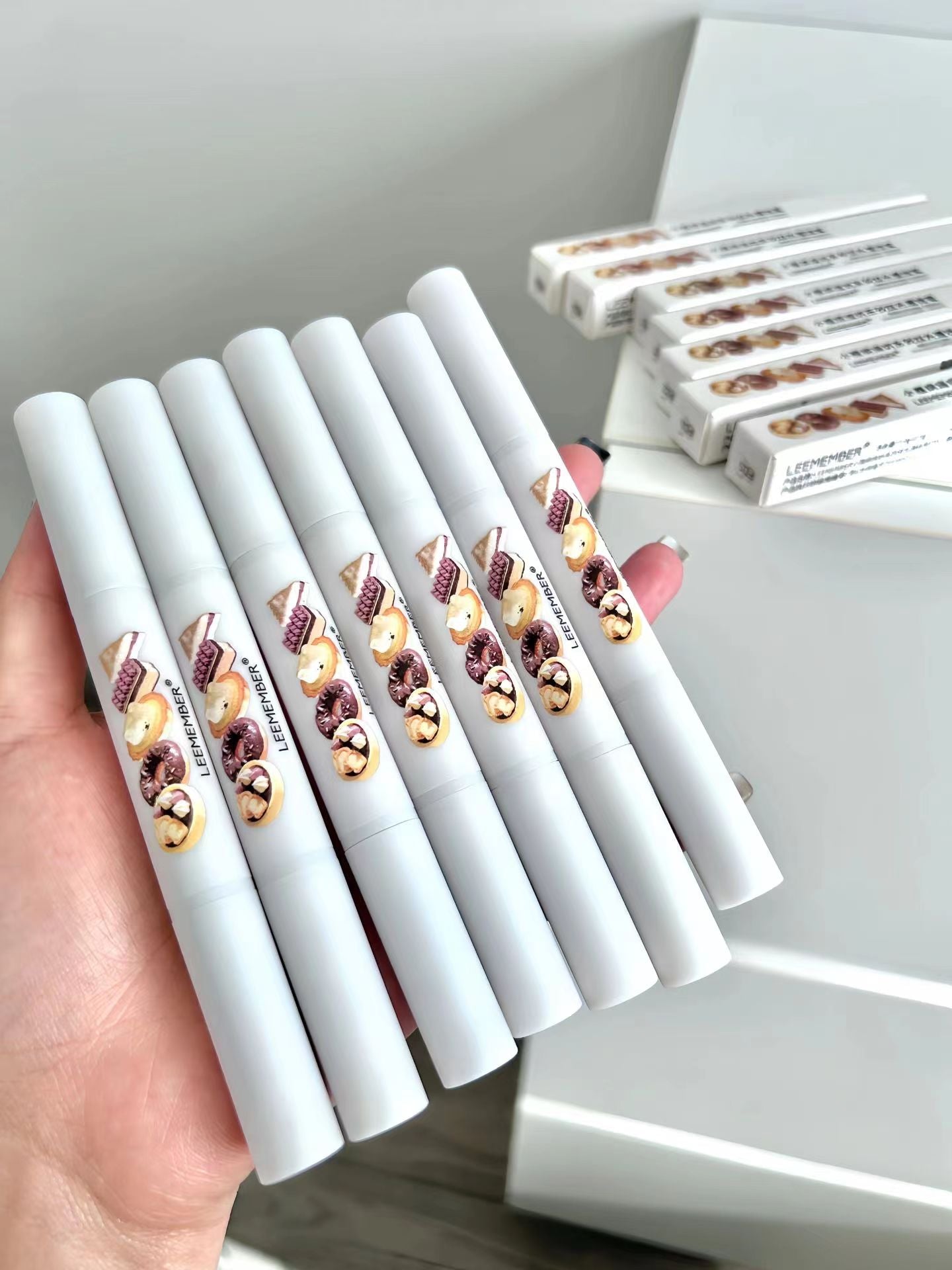 Leemember Bakery Series Double-ended Lip Liner 荔萌小熊烘焙坊系列双头唇线笔 0.9g+0.4g/PCS