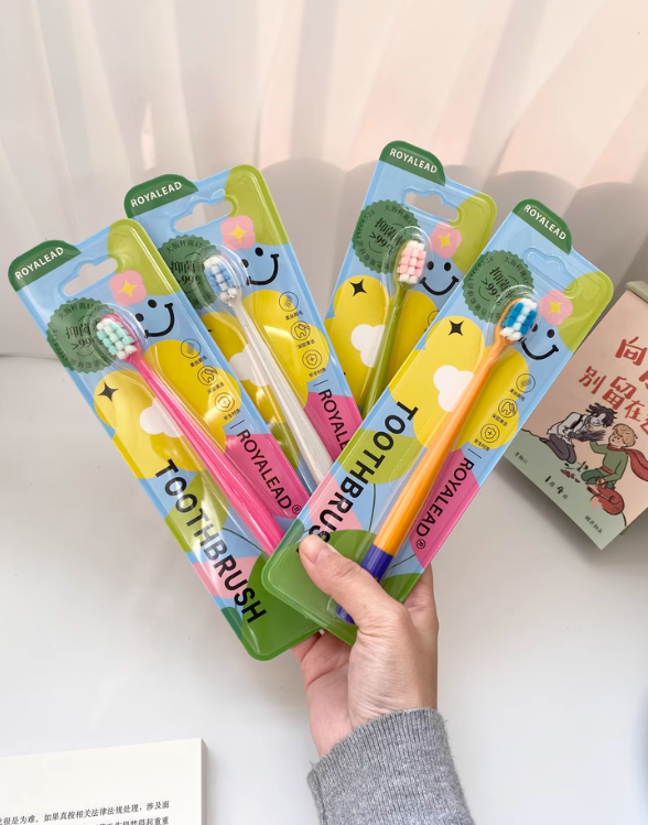 RAOYI Dopamine Dual-Color Toothbrush 4pcs 饶益多巴胺双色牙刷