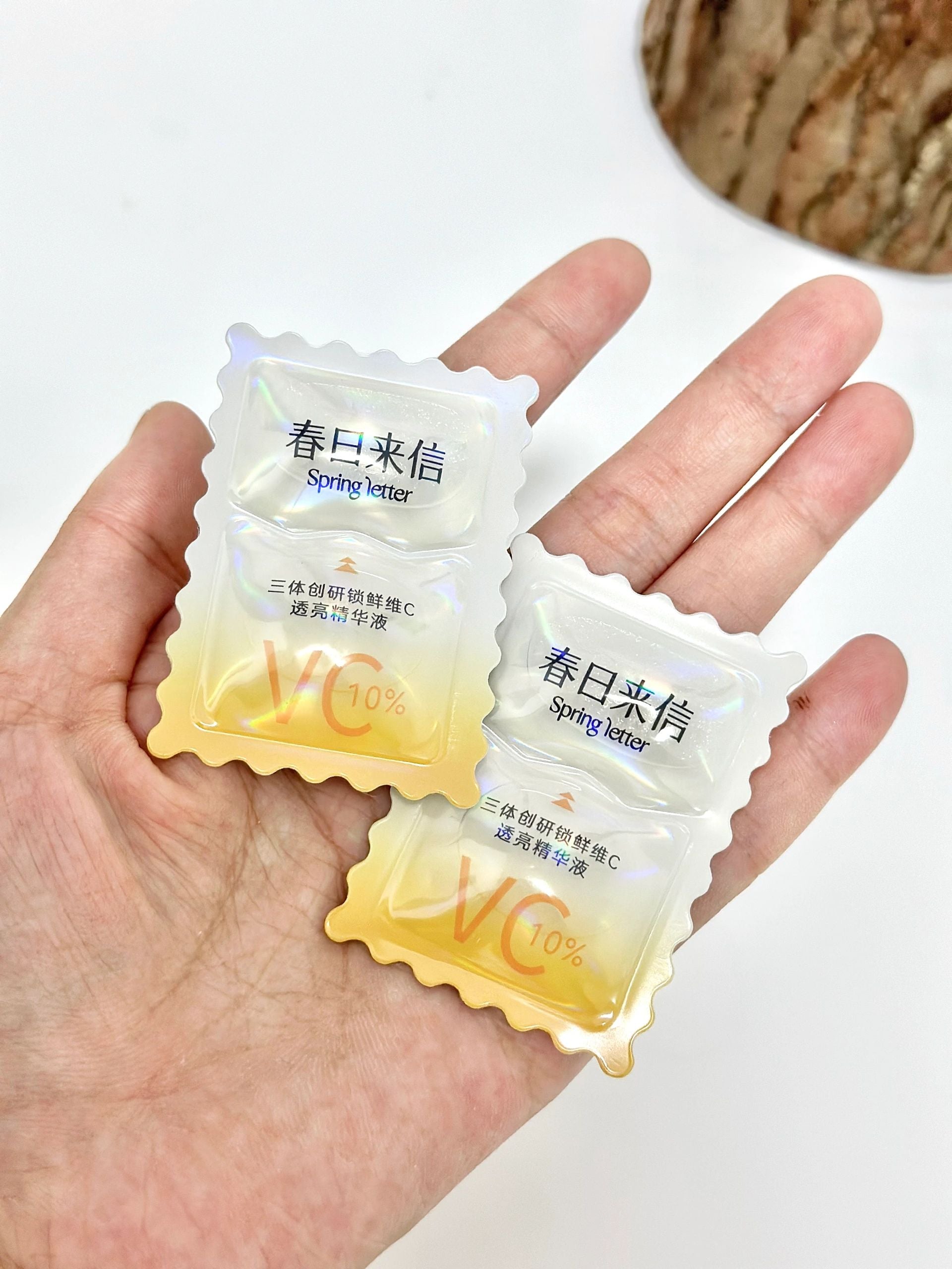 Tiktok/Douyin Hot Spring Letter Vitamin C Moisturizing Radiance Essence 10pcs/30pcs 【Tiktok抖音爆款】春日来信三体创研锁鲜维C透亮精华液